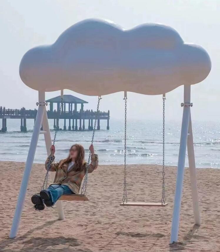 玻璃钢云朵秋千雕塑网红打卡拍照引流设备 玻璃钢云朵秋千雕塑网红打卡拍照引流设备